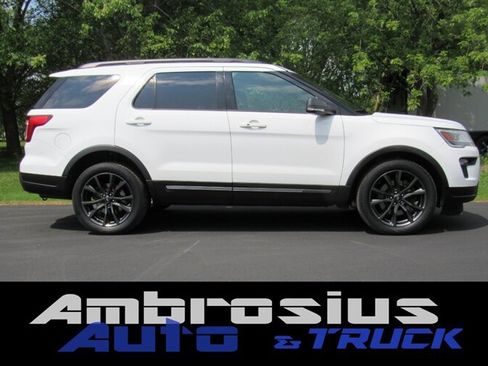 Used 2018 Ford Explorer XLT w/ XLT Appearance Package AWD/4WD image 2