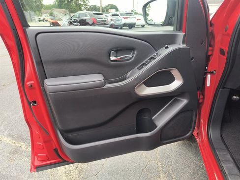 Used 2022 Nissan Frontier SV AWD/4WD image 18
