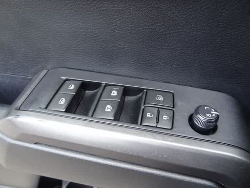 Used 2019 Toyota Tacoma TRD Off-Road w/ Technology Package AWD/4WD image 14