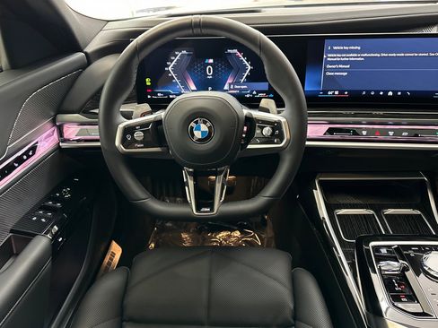 Used 2025 BMW 740i w/ Premium Package image 29