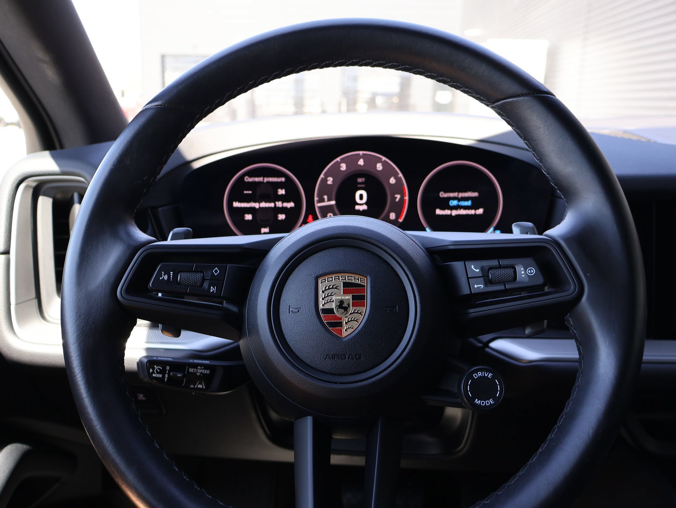 Used 2024 Porsche Cayenne AWD/4WD image 17