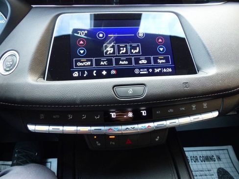 Used 2021 Cadillac XT4 Luxury w/ Cold Weather Package AWD/4WD image 39