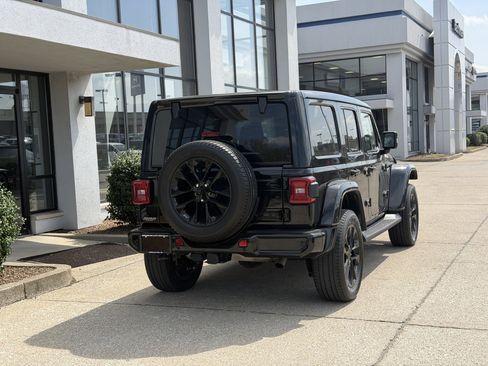 Used 2022 Jeep Wrangler Unlimited Sahara image 5