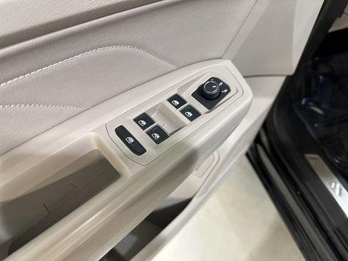 Certified 2022 Volkswagen Atlas SE w/ Panoramic Sunroof Package image 19