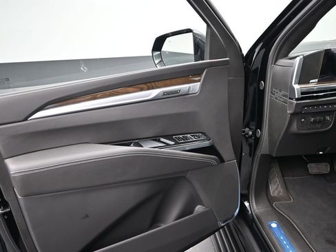 New 2026 Cadillac Escalade Platinum Sport AWD/4WD image 11