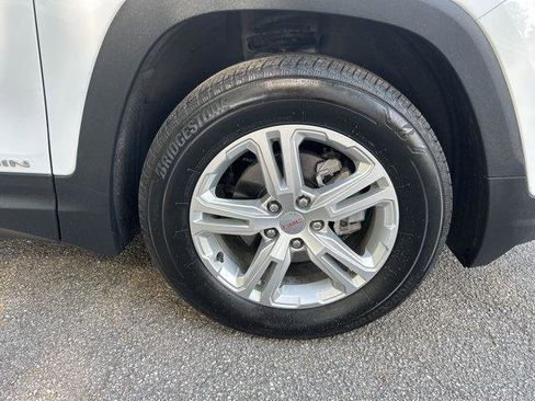 Used 2024 GMC Terrain SLE image 27