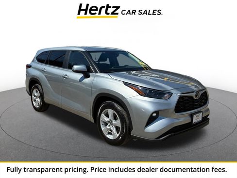 Used 2025 Toyota Highlander LE FWD image 1