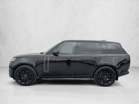 Used 2025 Land Rover Range Rover SE AWD/4WD image 9