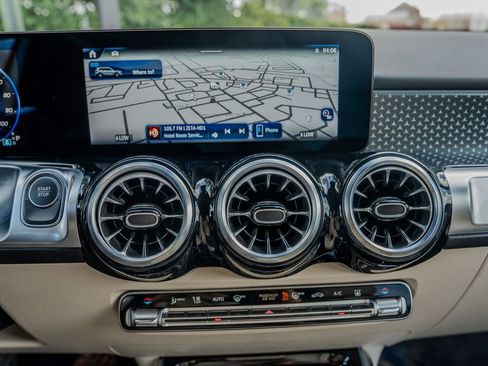 Used 2024 Mercedes-Benz EQB 250+ image 19