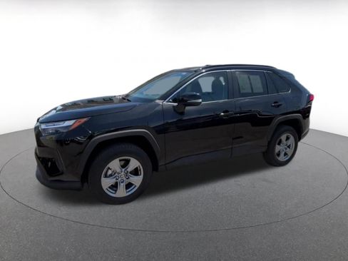 Used 2025 Toyota RAV4 XLE w/ Weather Package FWD image 7