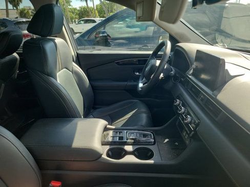 Used 2025 Honda Pilot EX-L image 2