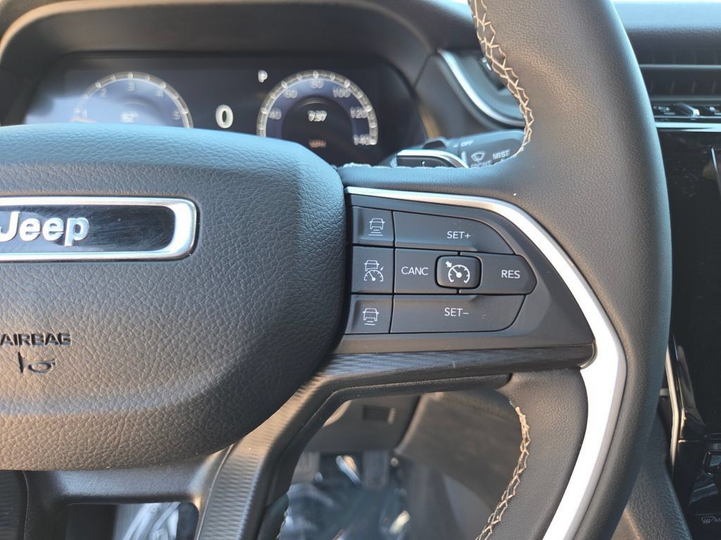 Used 2024 Jeep Grand Cherokee L Altitude AWD/4WD image 36