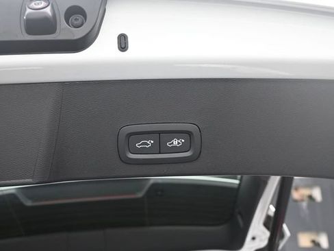 Used 2025 Volvo XC40 B5 Ultra AWD/4WD image 25