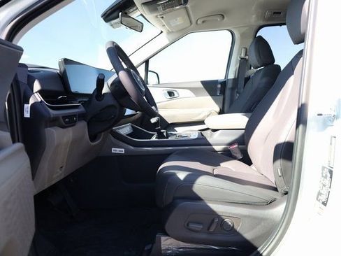 New 2026 Kia Carnival EX image 13