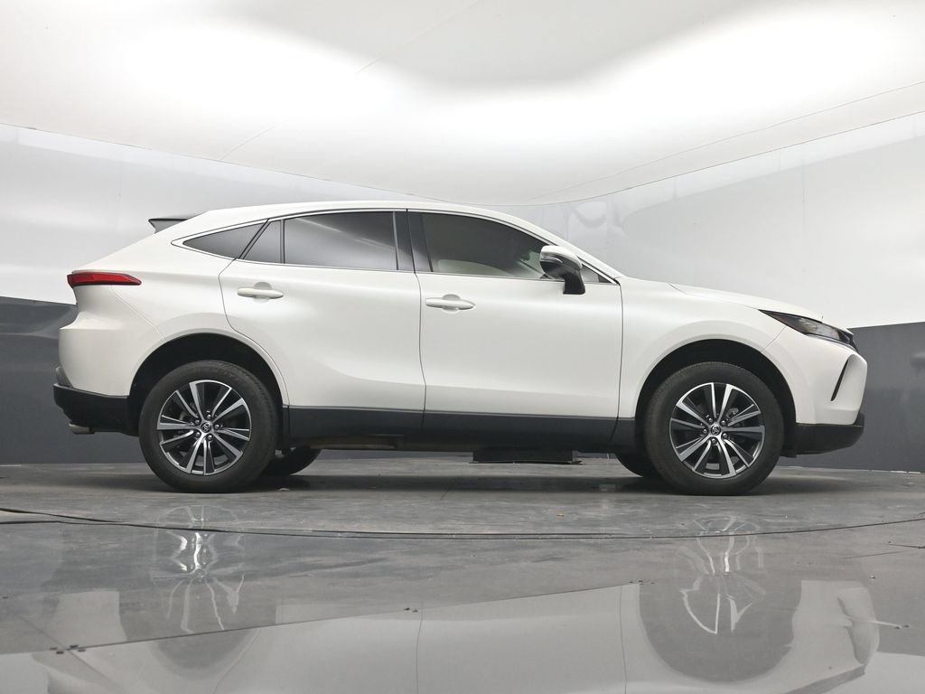 Used 2022 Toyota Venza LE AWD/4WD image 16