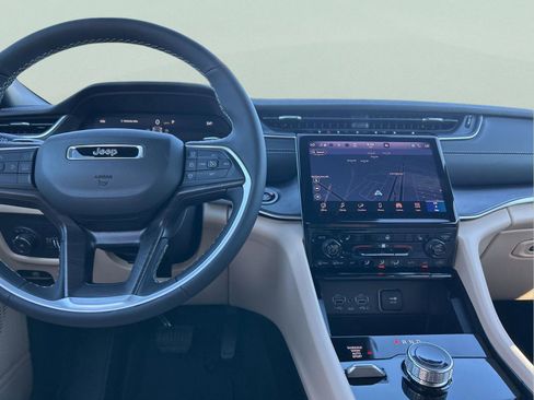 New 2025 Jeep Grand Cherokee Limited w/ Black Appearance Package image 10