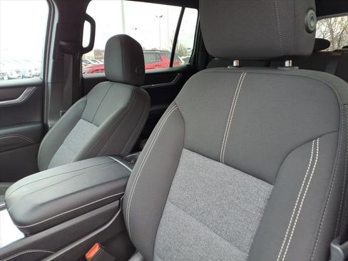 Used 2025 GMC Acadia Elevation image 13