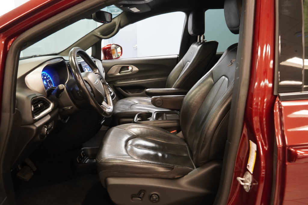 Used 2020 Chrysler Pacifica Touring-L AWD/4WD image 5