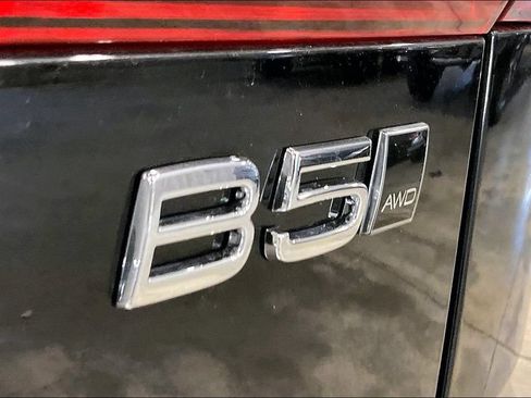 New 2027 Volvo XC60 B5 Plus AWD/4WD image 9