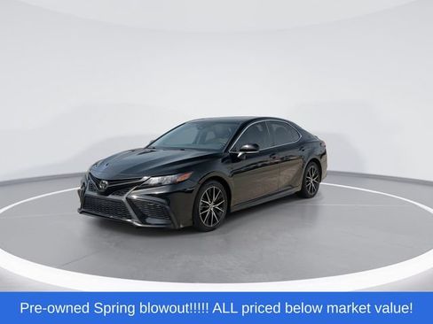 Used 2022 Toyota Camry SE w/ Convenience Package FWD image 4