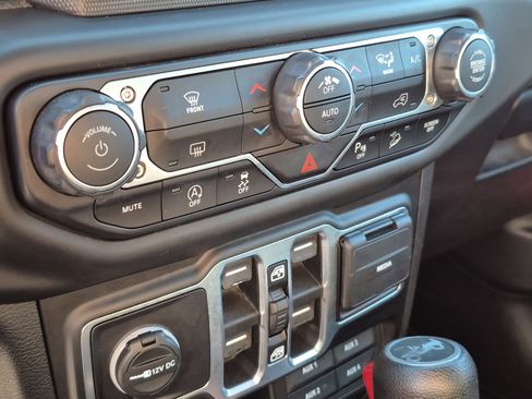 Used 2019 Jeep Wrangler Unlimited Sport S image 26