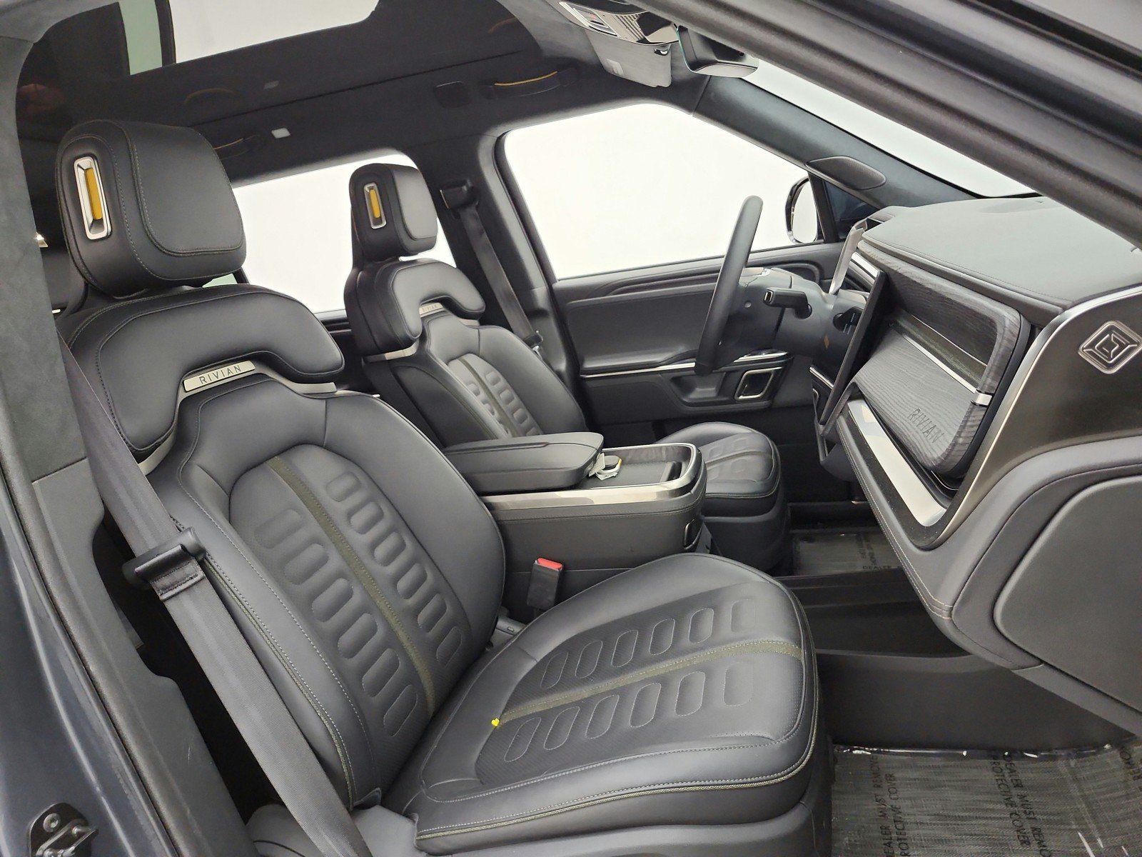 Used 2023 Rivian R1S Launch Edition Quad AWD/4WD image 18