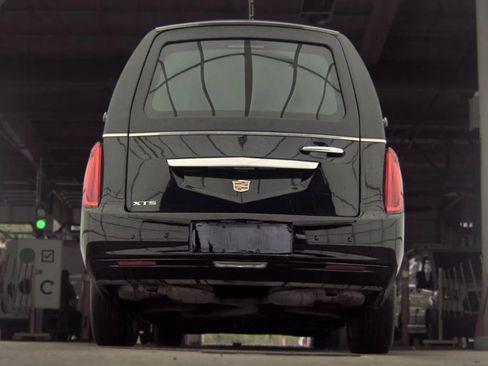 Used 2016 Cadillac XTS FWD image 3
