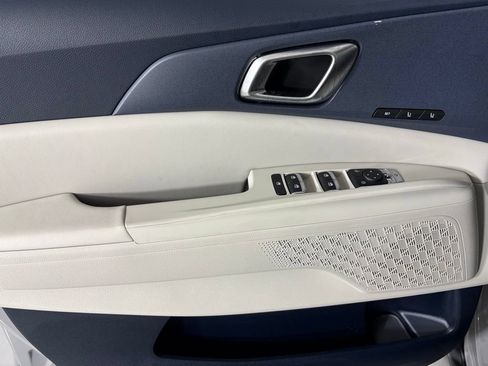 New 2026 Kia Carnival EX FWD image 18