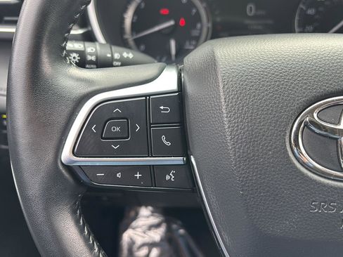 Used 2021 Toyota Highlander XLE image 29