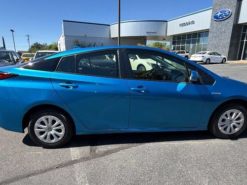 Used 2022 Toyota Prius L Eco FWD image 3