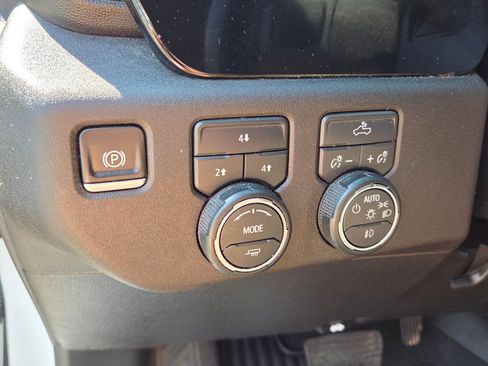 Used 2025 Chevrolet Silverado 2500 LT w/ Convenience Package AWD/4WD image 30