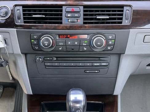 Used 2011 BMW 335i Convertible RWD image 23