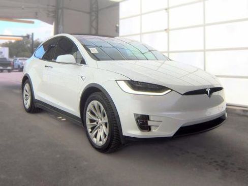 Used 2019 Tesla Model X 75D AWD/4WD image 3