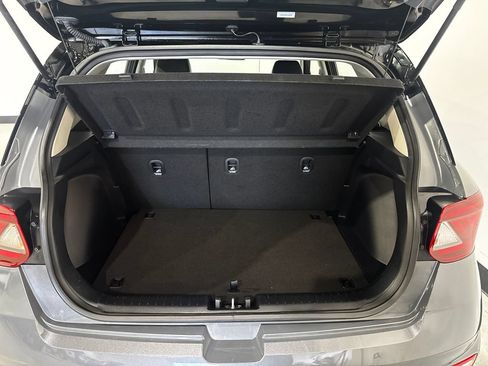 Used 2025 Hyundai Venue Limited FWD image 28