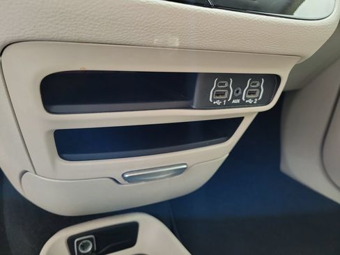 Used 2023 Chrysler Pacifica Touring-L FWD image 37