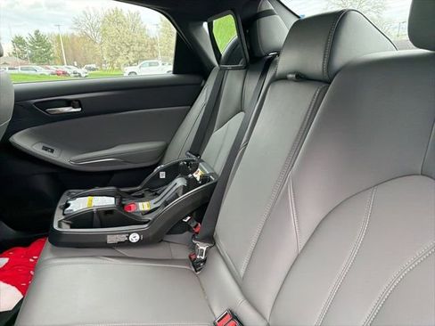 Used 2022 Toyota Avalon XLE image 16