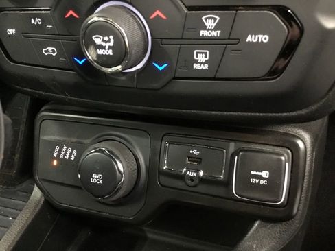 Used 2022 Jeep Renegade Latitude w/ Convenience Group AWD/4WD image 27