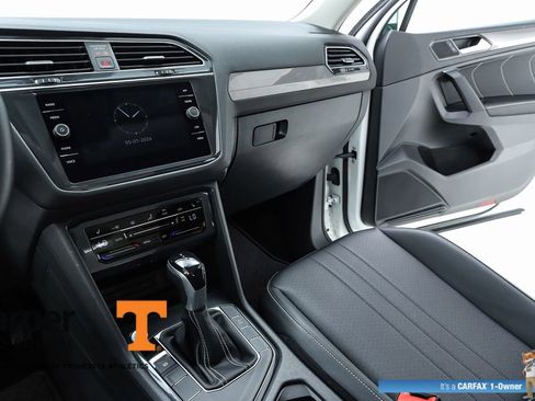 Used 2022 Volkswagen Tiguan SE FWD image 23