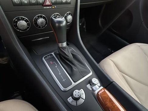 Used 2010 Mercedes-Benz SLK 300 image 28
