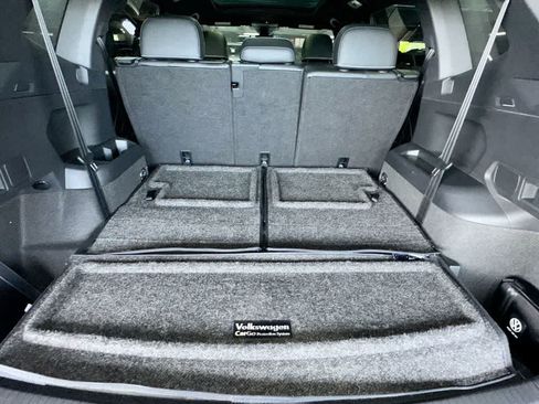 Certified 2024 Volkswagen Tiguan SE R-Line FWD image 25