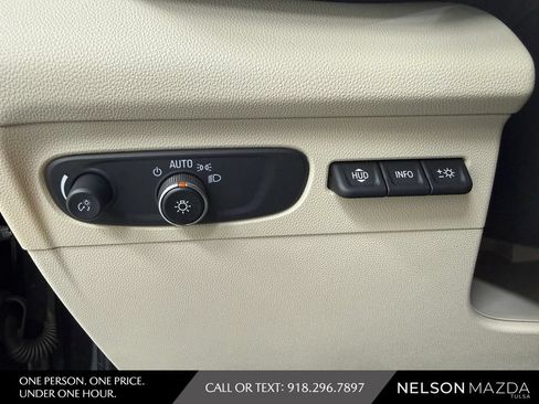 Used 2021 Buick Envision Avenir w/ Technology Package II FWD image 28