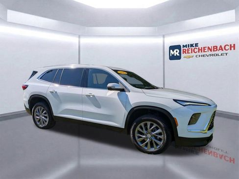 Used 2025 Buick Enclave Preferred FWD image 2