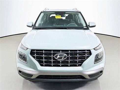 Certified 2025 Hyundai Venue SEL image 2