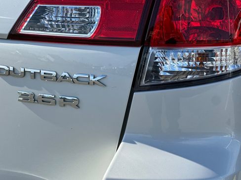 Used 2013 Subaru Outback 3.6R Limited image 33