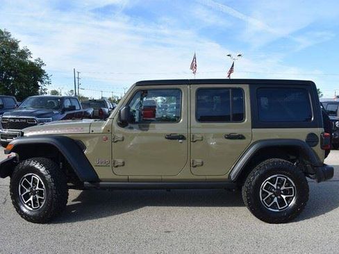 Used 2026 Jeep Wrangler Unlimited Rubicon AWD/4WD image 3