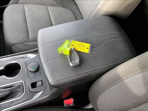 Used 2023 Chevrolet Traverse LT image 35