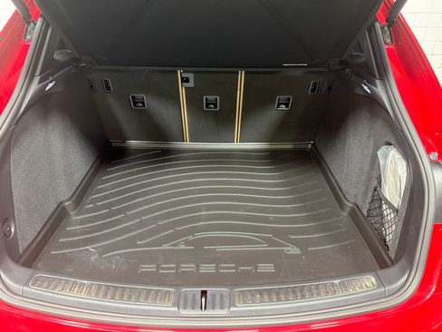 Certified 2025 Porsche Macan image 13
