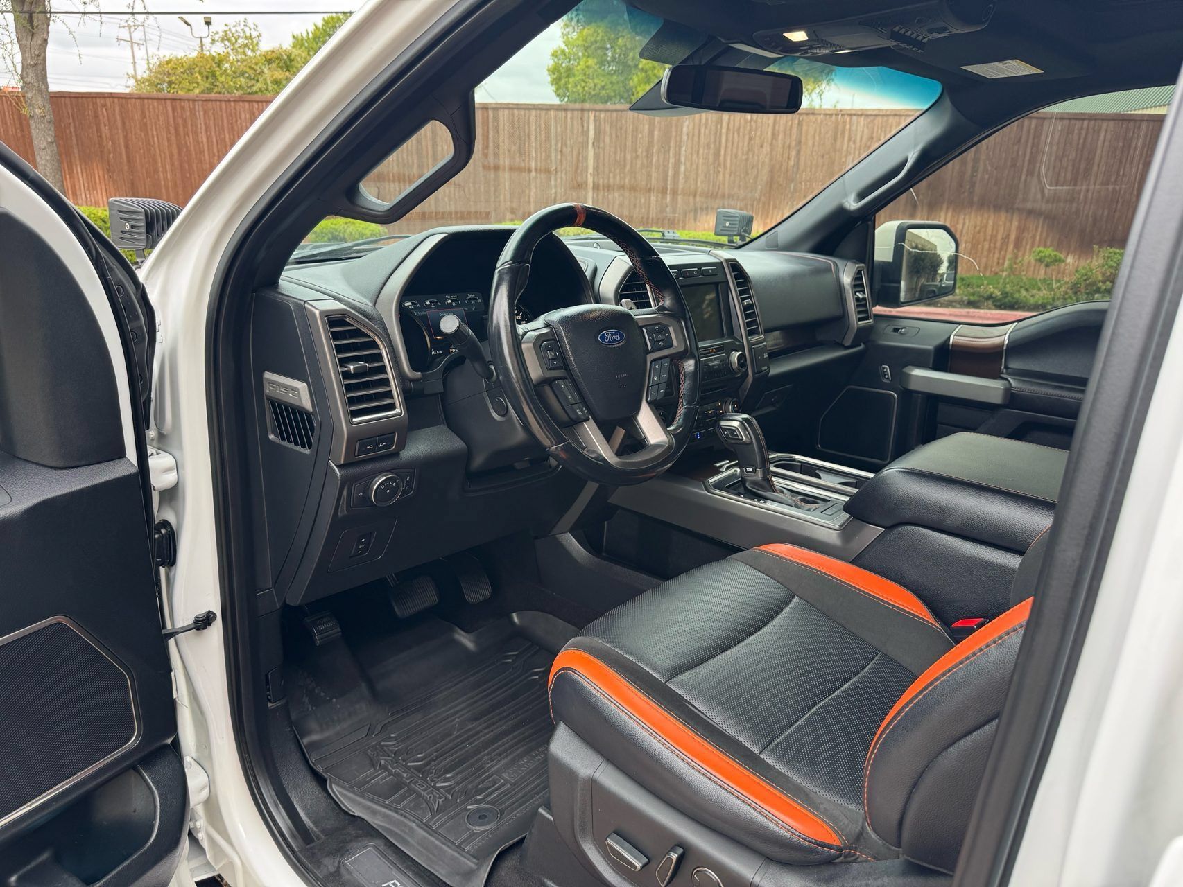 Used 2018 Ford F150 Raptor w/ Equipment Group 802A Luxury AWD/4WD image 18