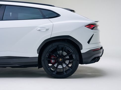 Used 2022 Lamborghini Urus image 16