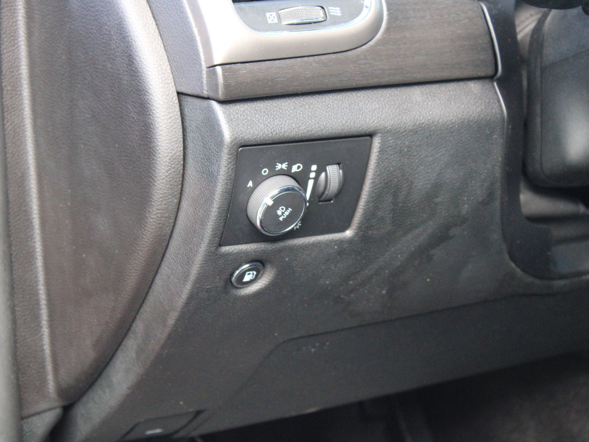 Used 2018 Jeep Grand Cherokee Altitude AWD/4WD image 15